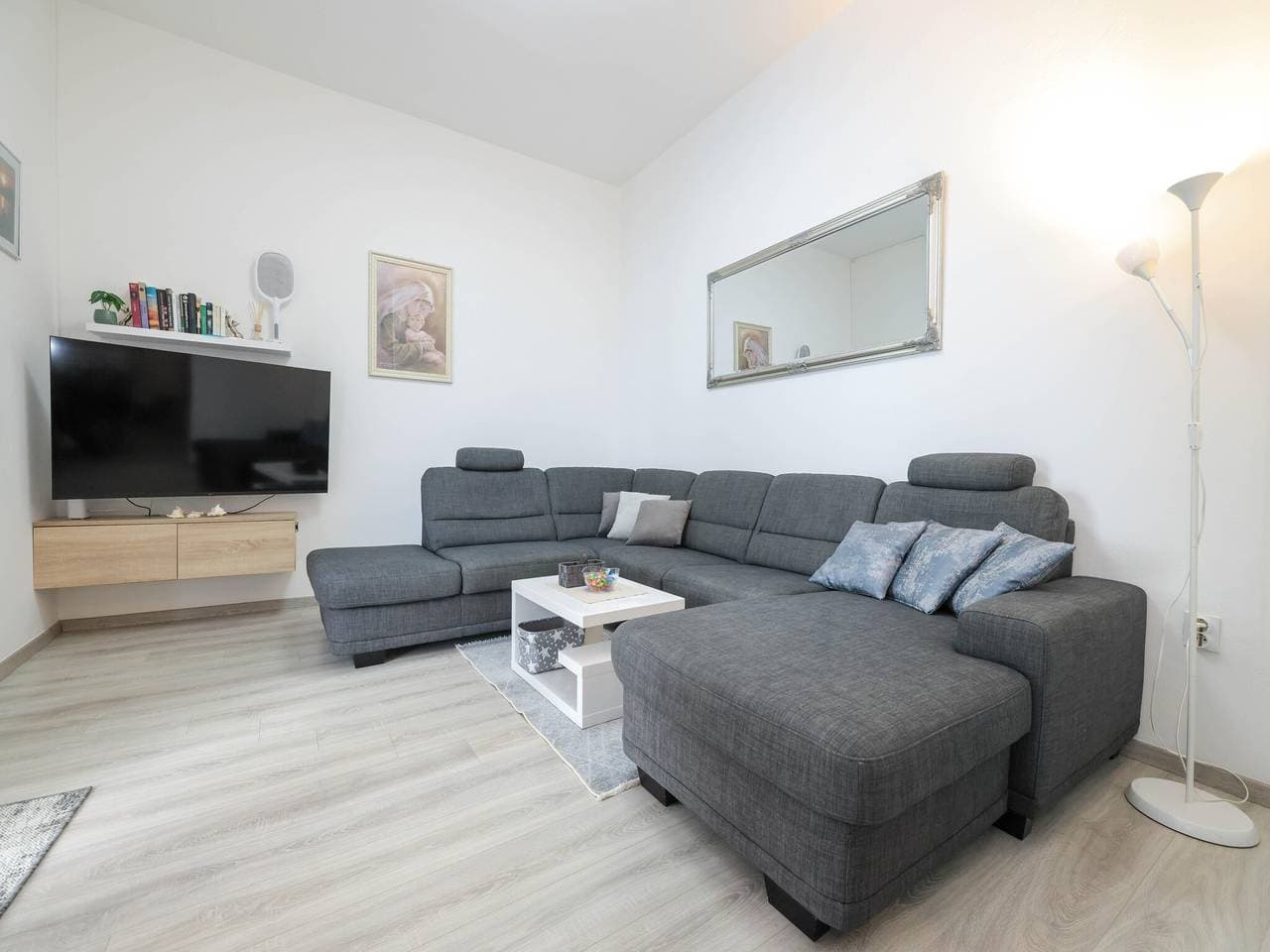 Foto 2 von 60: Luxusapartment mit beheiztem Pool in Starigrad