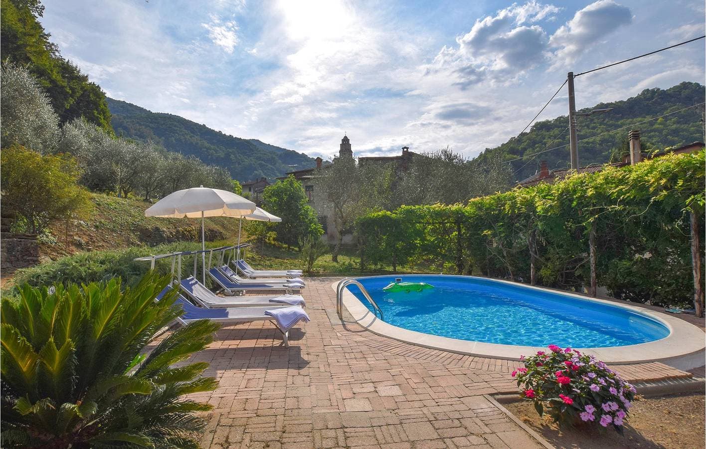 Foto 7 von 21: 100qm Wohnung mit WiFi, Pool und Garten