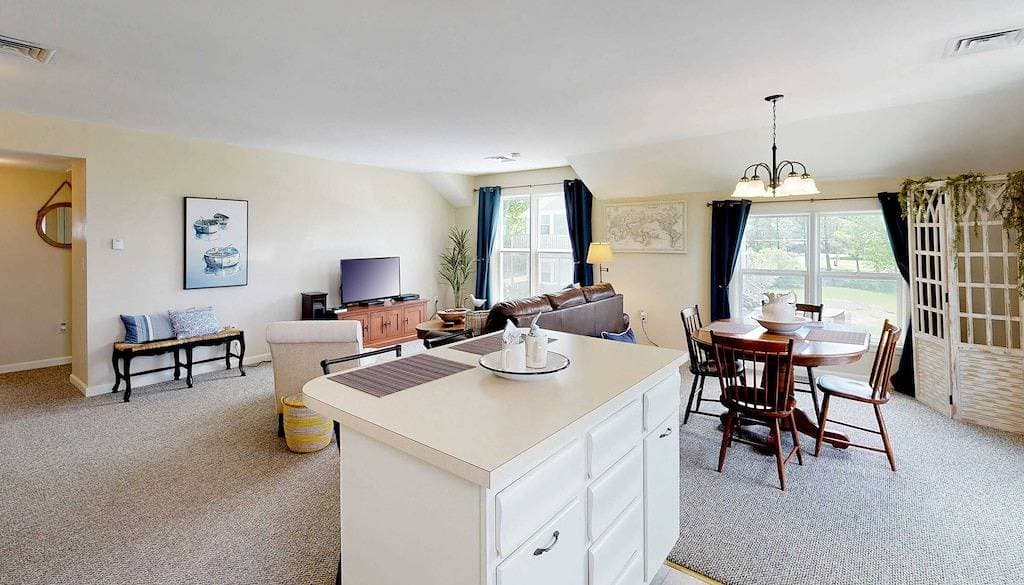 Foto 2 von 35: 1 Bdrm Pet friendly Rental/ Walkable to Village
