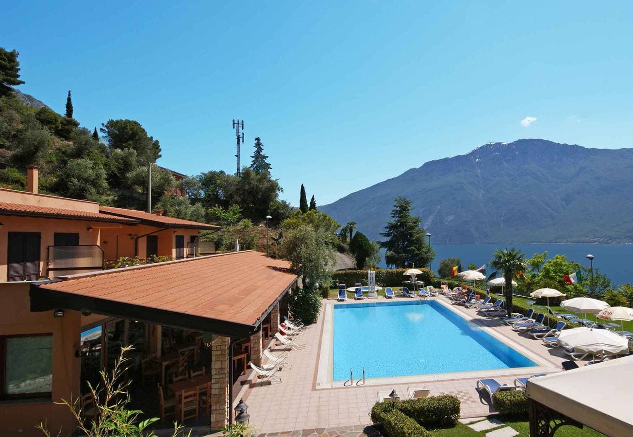 Foto 2 von 27: Ferienwohnung mit Seeblick und Pool