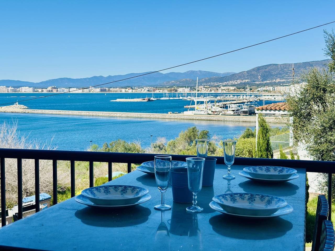 Foto 2 von 22: Apartment in Roses mit Terrasse und Parkplatz für 6