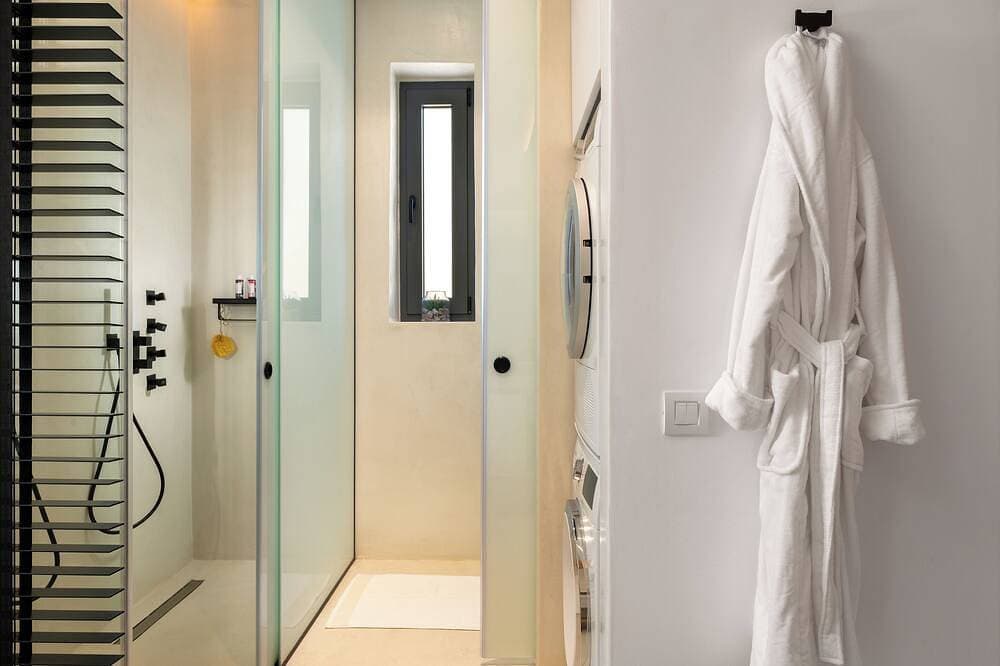 Foto 8 von 14: Pefkos Allure Luxus-Suiten mit Außen-Whirlpool
