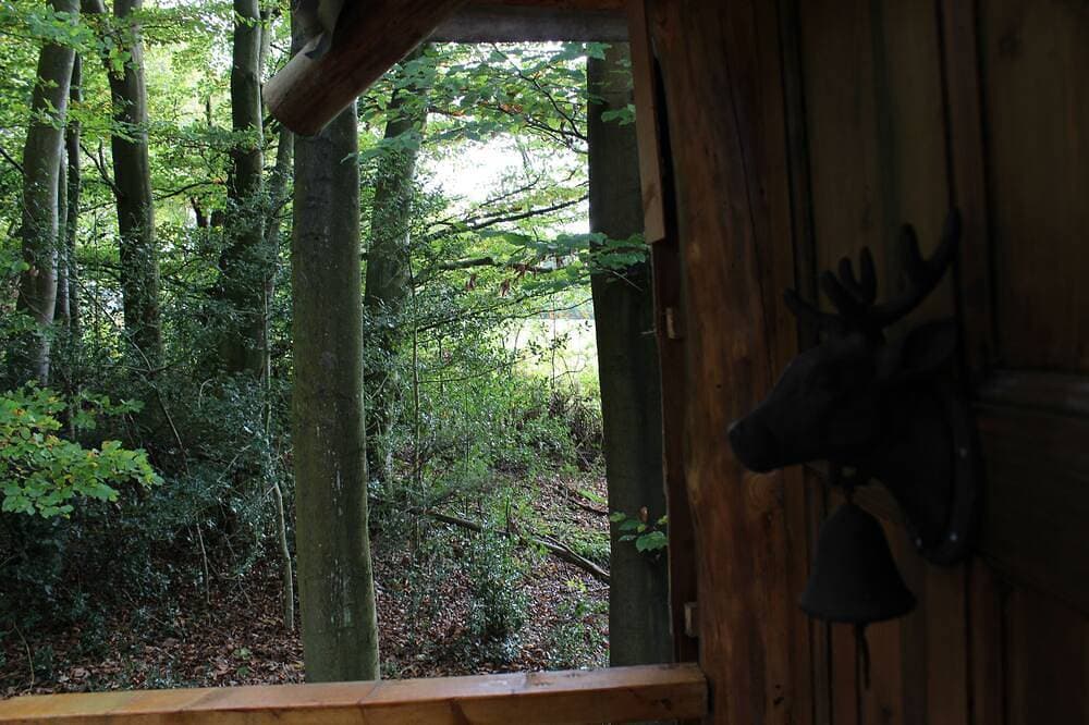 Foto 13 von 30: Magical Treehouse/Cabin hidden in Ancient Woodland
