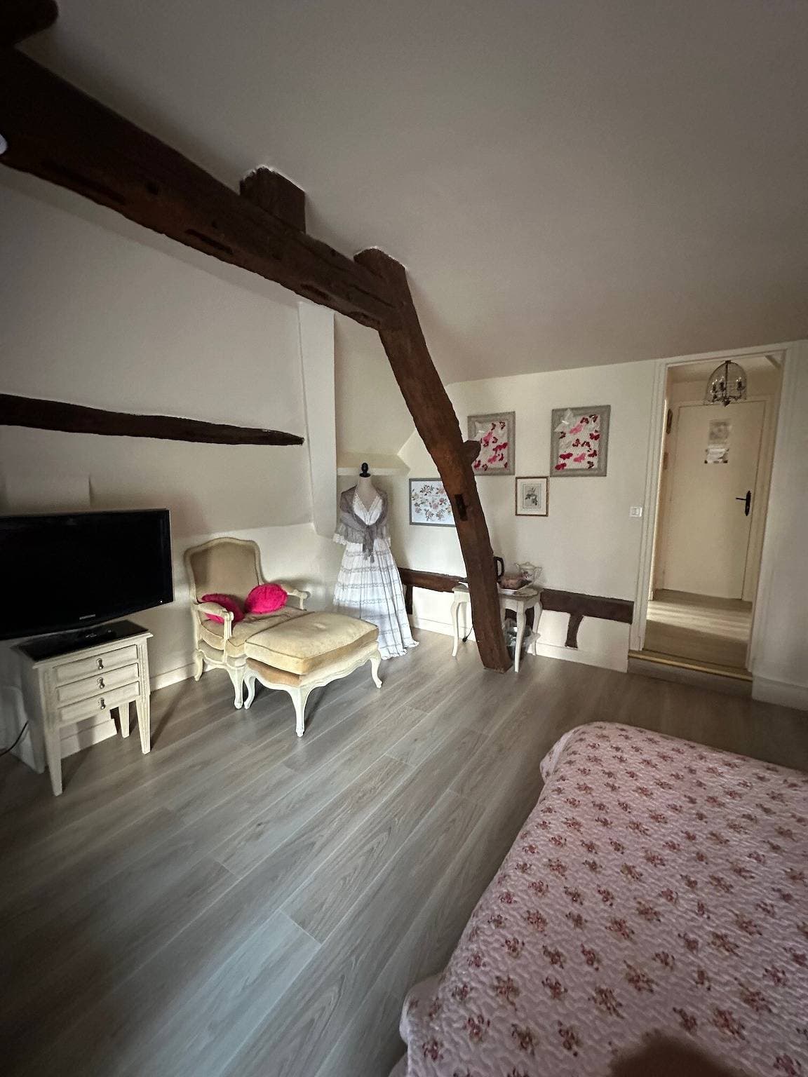 Foto 6 von 44: Gästezimmer 'English Roses' mit privatem Pool, Gemeinschaftsgarten und WLAN