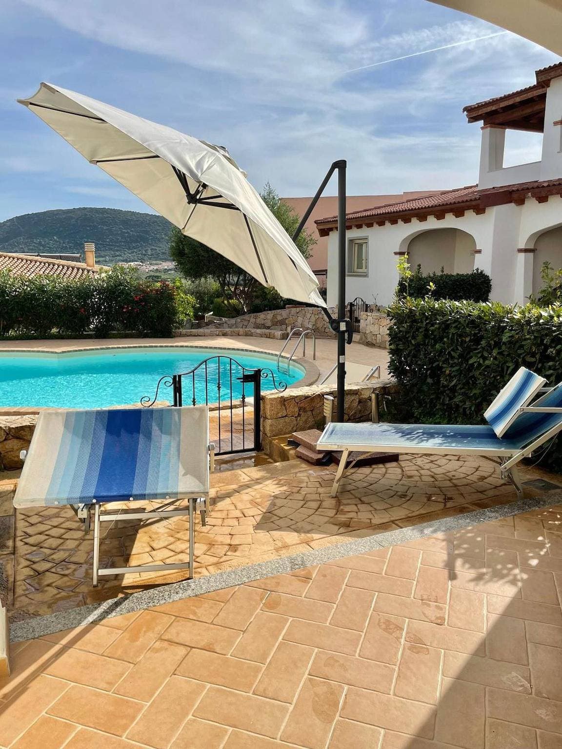 Foto 4 von 25: Apartment 'Mediterranean Sea Shell Pool House' – Modernes Apartment am Pool in Budoni