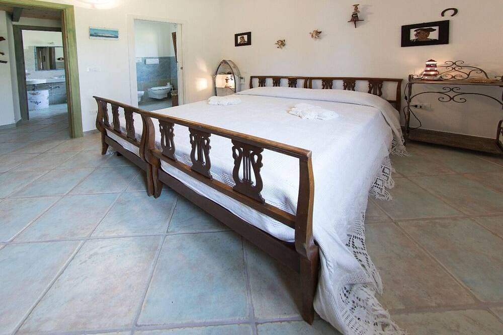 Foto 2 von 27: Villa Paradiso, in the beach by foot, big garden,  Wifi, all inclusive