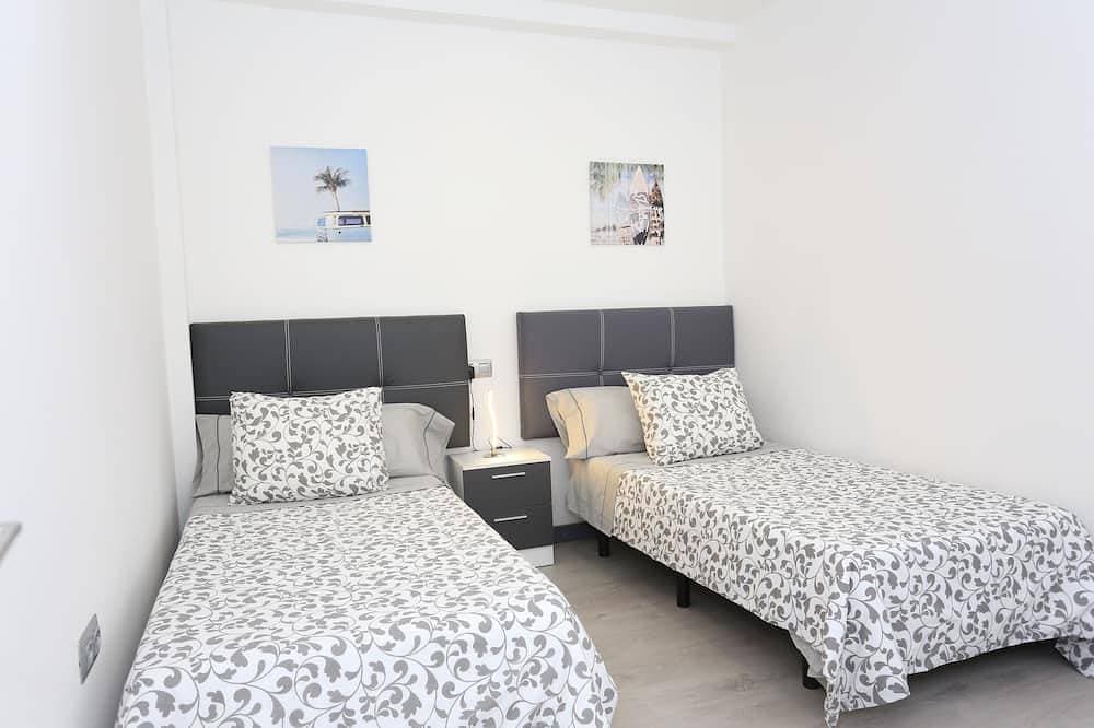 Foto 2 von 30: Einzelhaus mit 3 Schlafzimmern, 3 Bädern, Wohnzimmer, Küche, Garten