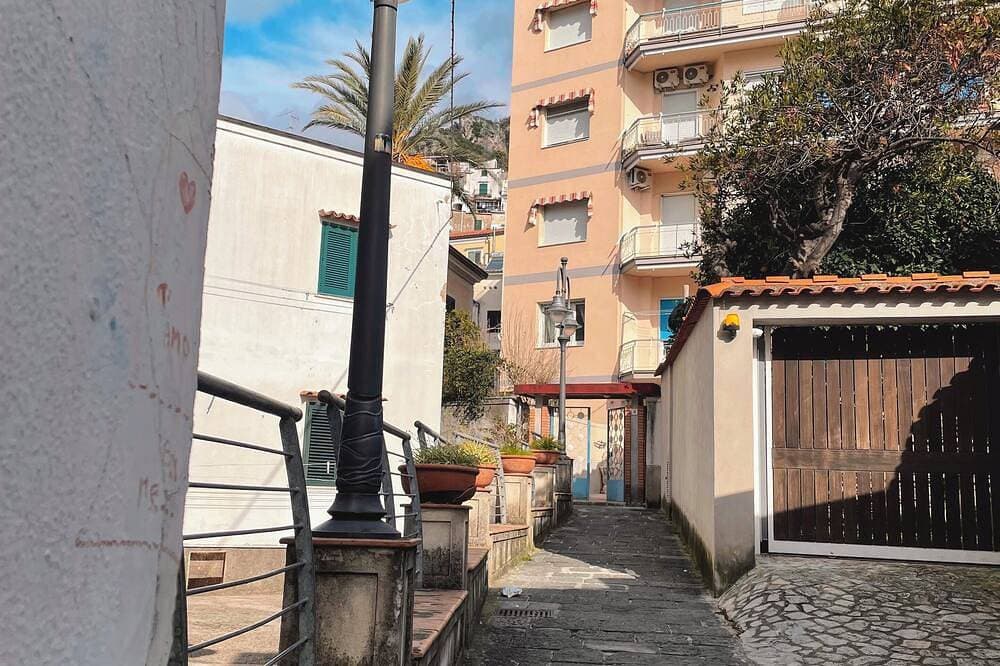 Foto 4 von 10: Studio: Steps from Beach, Shops, & Restaurants