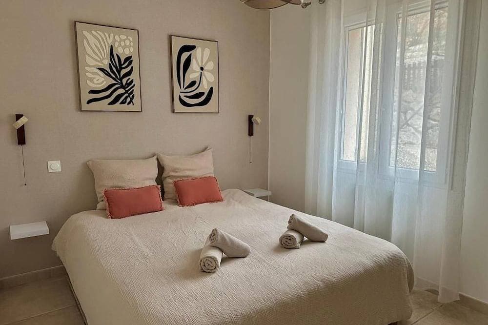 An escapade in Provence lulled by birdsong.<br>House 63m2 1