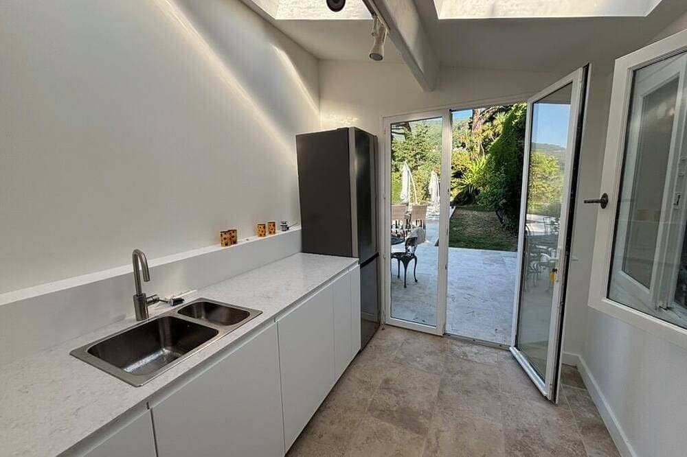 Foto 12 von 30: Beautiful 4 bed villa, stunning panoramic views, fully-equipped pool house.