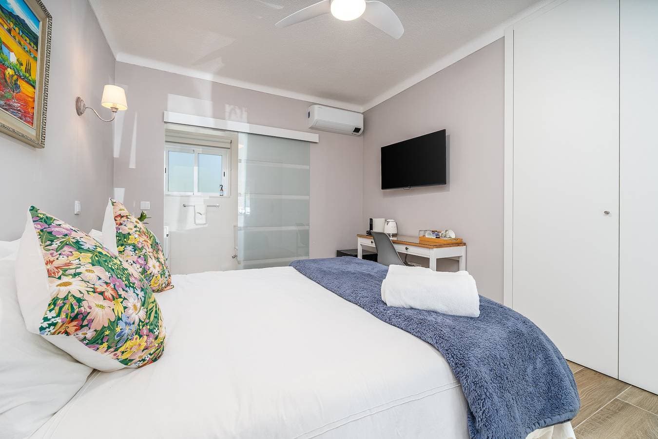 Foto 4 von 32: Zimmer 'Orange Blossom Grove - 3' mit gemeinsamer Terrasse, WLAN und Klimaanlage