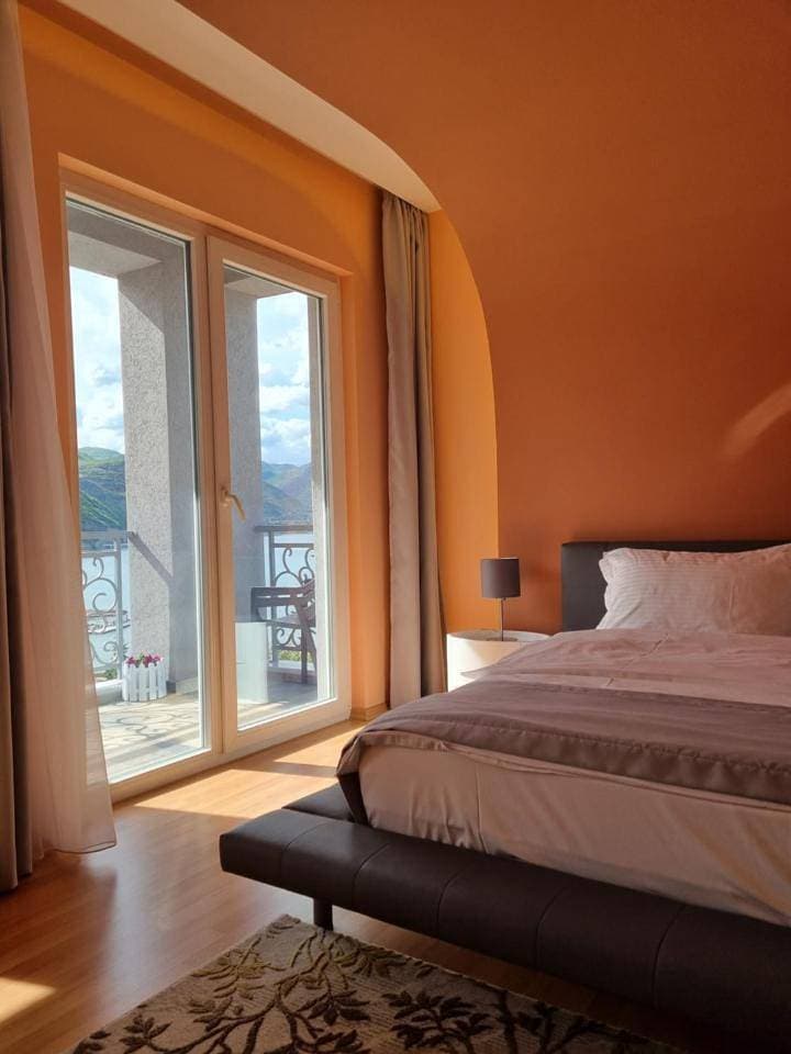 Foto 8 von 12: Triple Room with Lake View