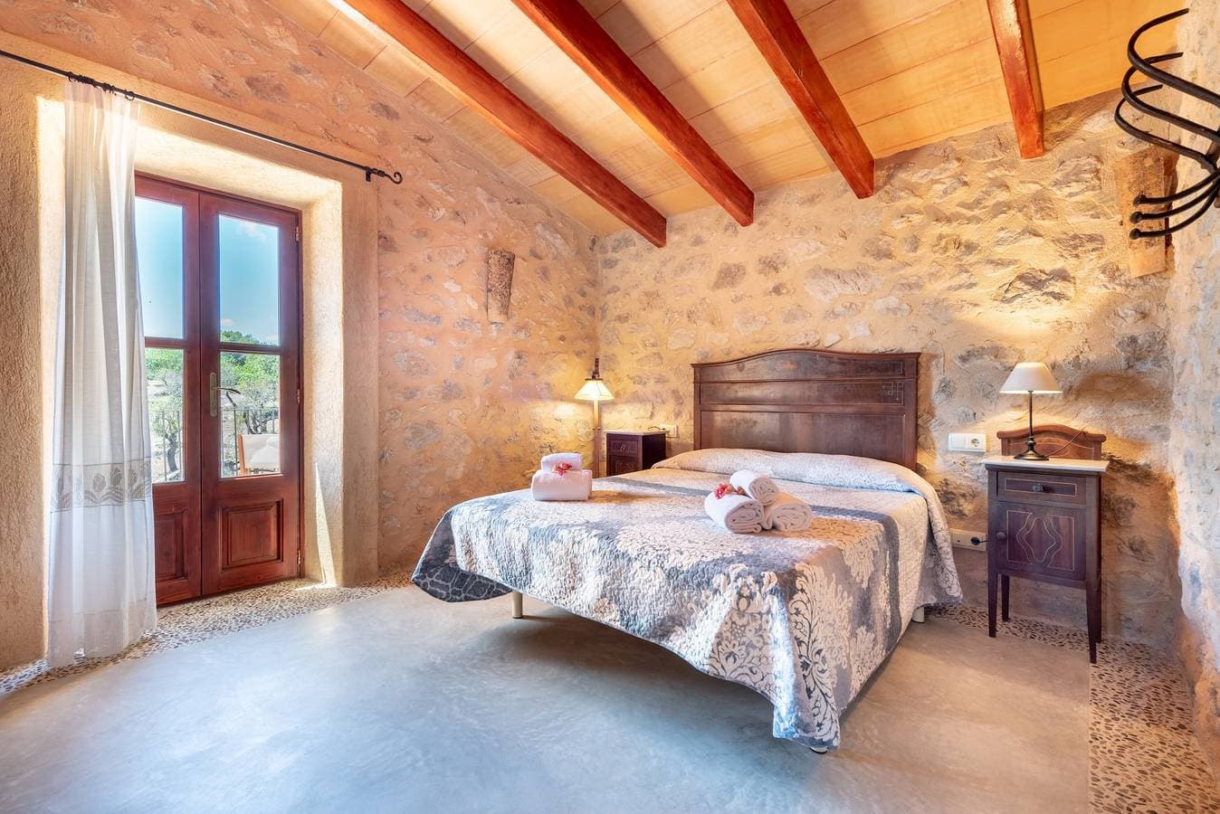 Foto 12 von 25: Ferienhaus "Ses Eres" im Nordosten von Mallorca mit Bergblick und Pool