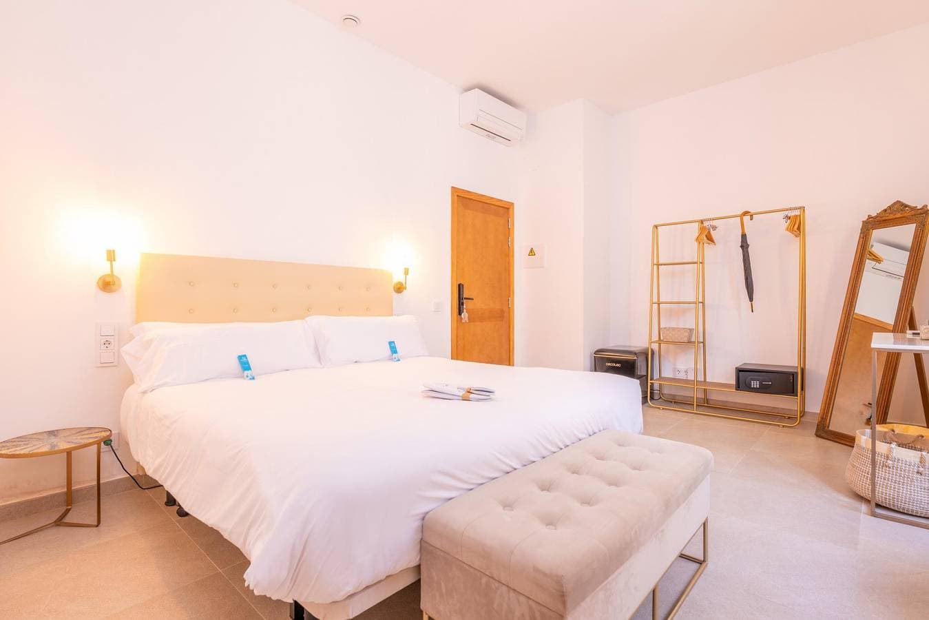 Foto 5 von 68: Cas Català - Junior Suite Vc -  Schönes Zimmer in einem Boutique-Hotel mit Blick auf die Stadt, Gemeinschaftspool und kostenlosem WLAN