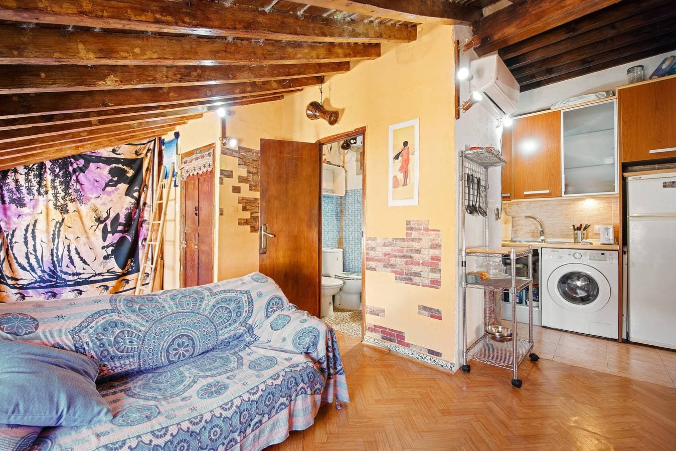 Foto 2 von 20: Ferienhaus 'Buhardilla im historischen Zentrum' mit privater Terrasse, WLAN & Klimaanlage