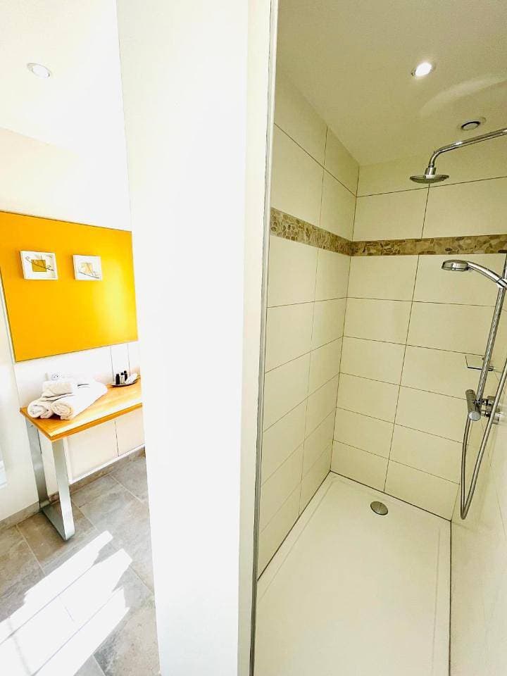 Foto 12 von 20: Double Room with Private Bathroom