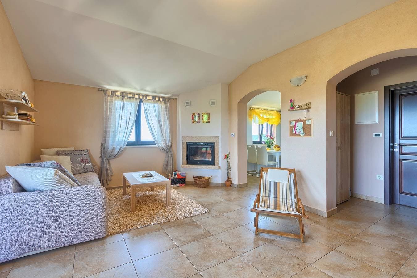 Foto 13 von 45: Ferienhaus mit drei Schlafzimmern neben Kiesstränd