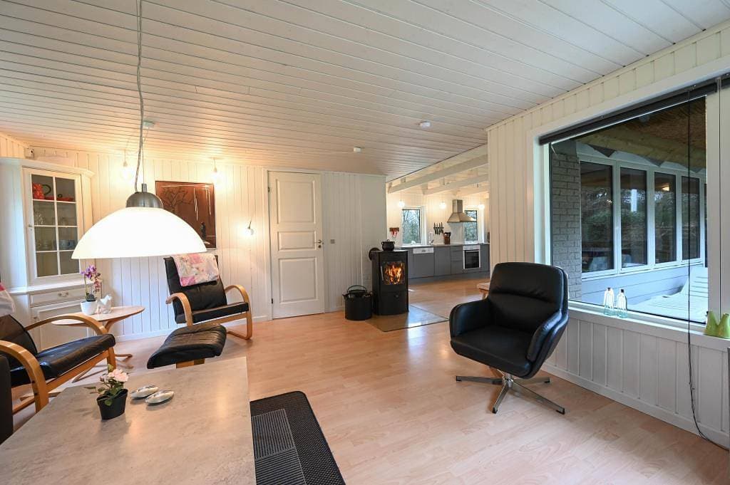 Foto 8 von 15: Gut geschützt liegendes Ferienhaus mit Reetdach und Sauna
