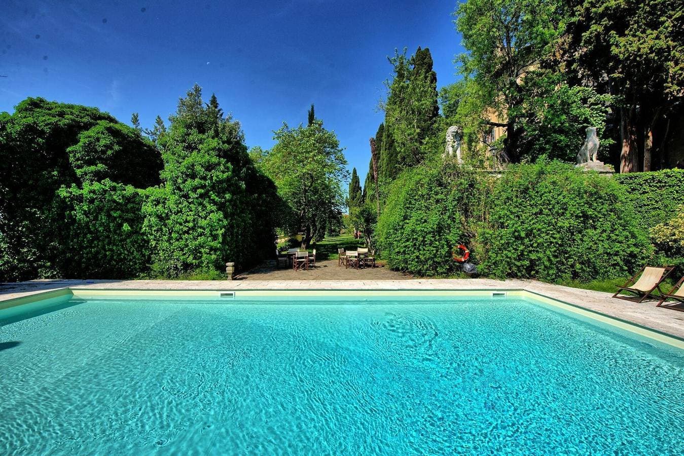Foto 13 von 62: Schloss für 3 Personen mit Pool