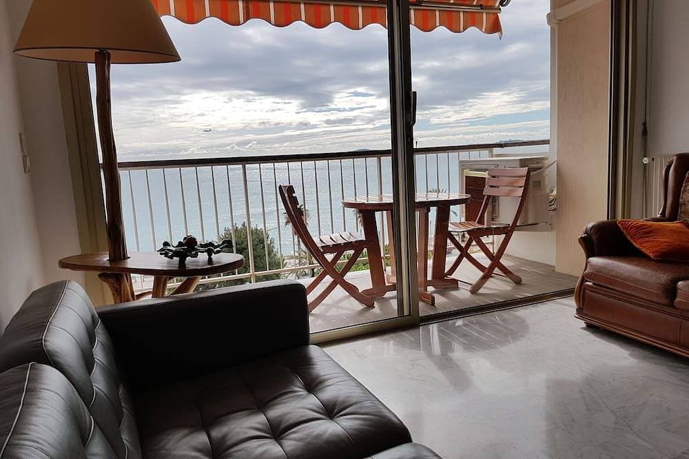 Foto 13 von 30: Renovierte Wohnung 2018; Balkon mit Blick aufs Meer, drei Zimmer (76m2), privater Park