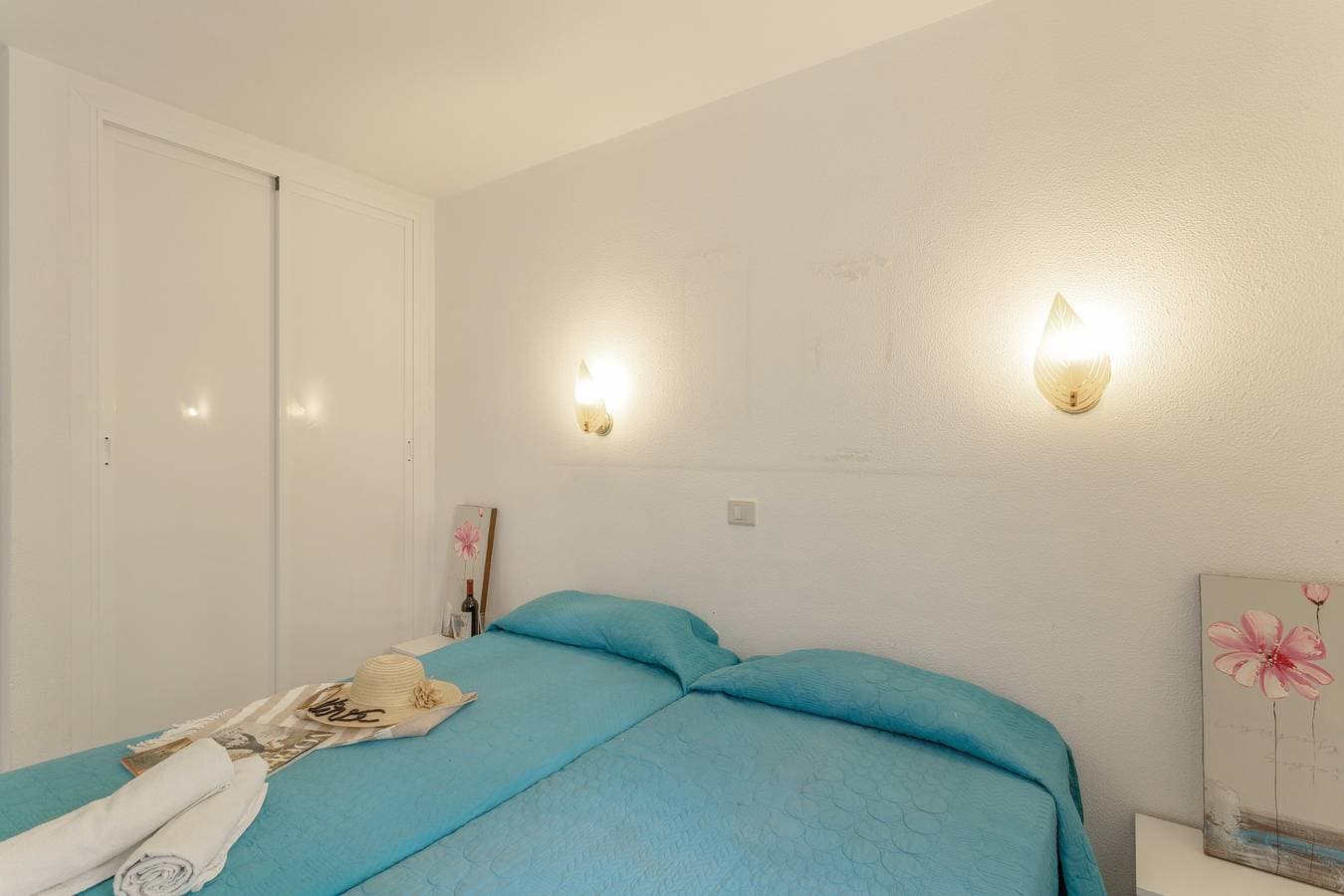 Foto 12 von 25: Ferienwohnung 'Mirra - Meerblick' mit Meerblick, Gemeinschaftspool und WLAN