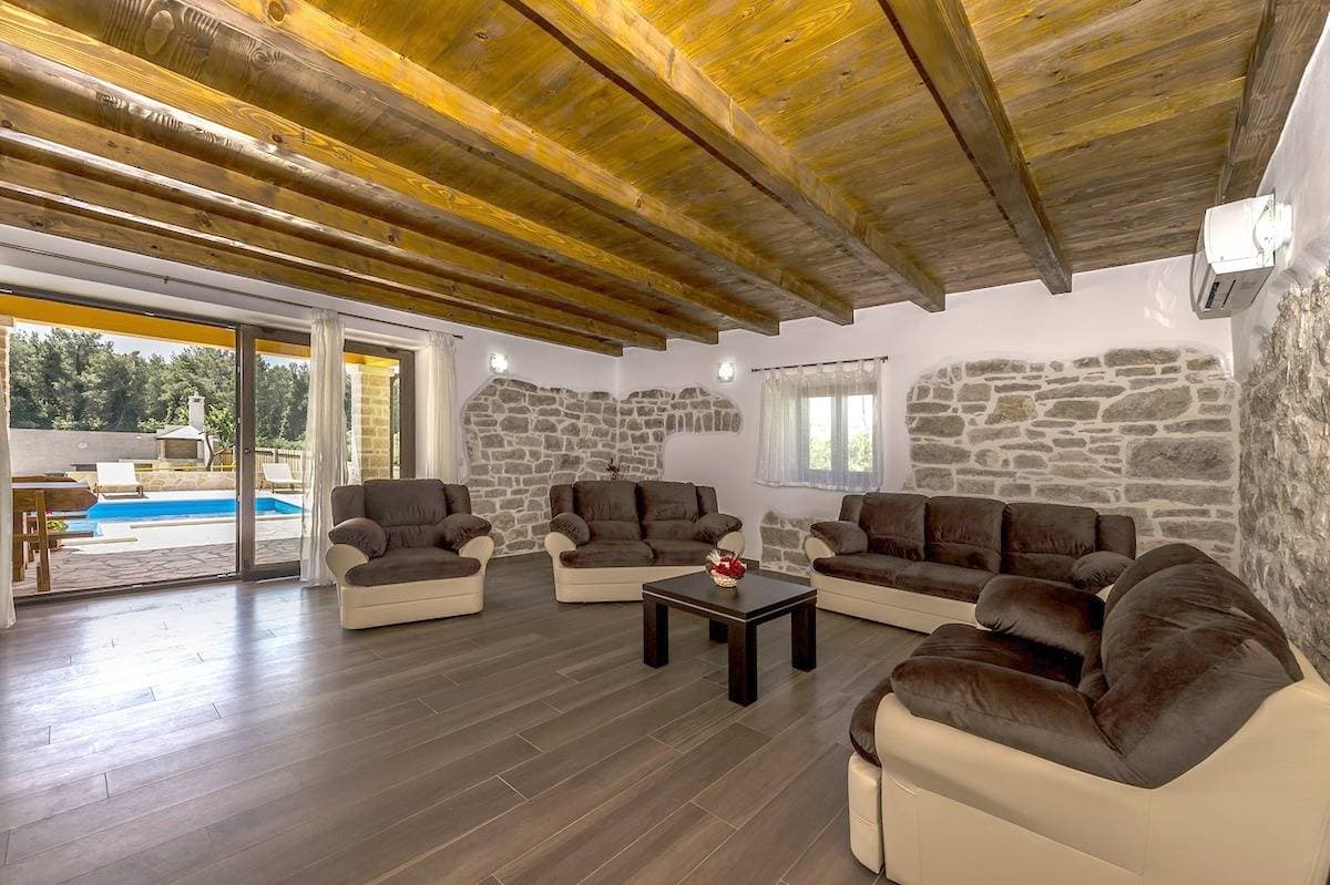 Foto 8 von 37: Geräumige Villa Marija Kloštar mit Privatem Pool