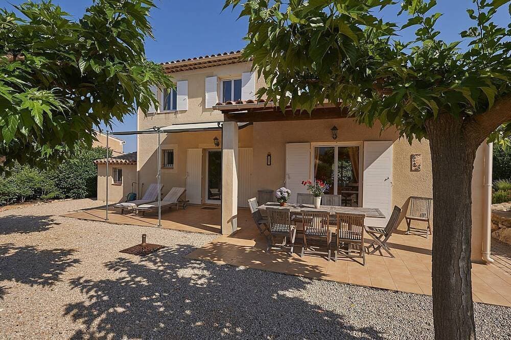 Freundliche Villa Flucht 1