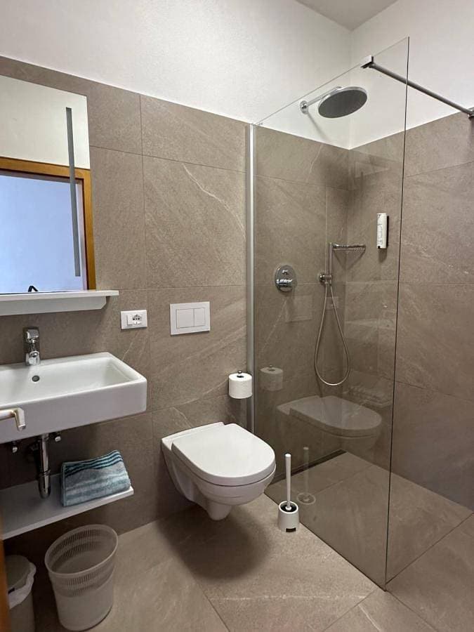 Foto 4 von 7: Double Room with Balcony