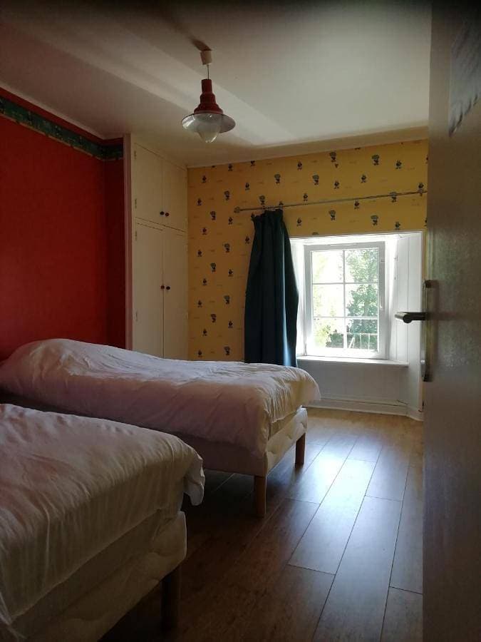 Foto 4 von 23: Six-Bedroom House