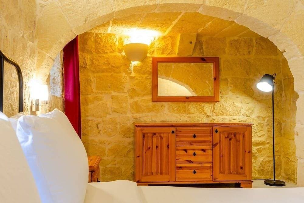 Foto 5 von 30: 300y/o Gozo Country Villa: pool, games, sleeps 14