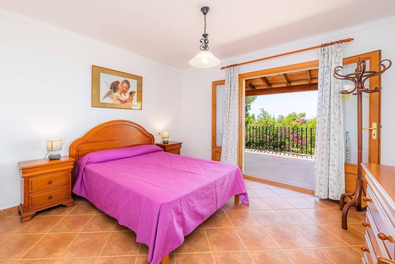 Foto 13 von 31: Villa „Es Puig“ mit Berg- und Meerblick, Balkon, Terrassen, Garten und Pool