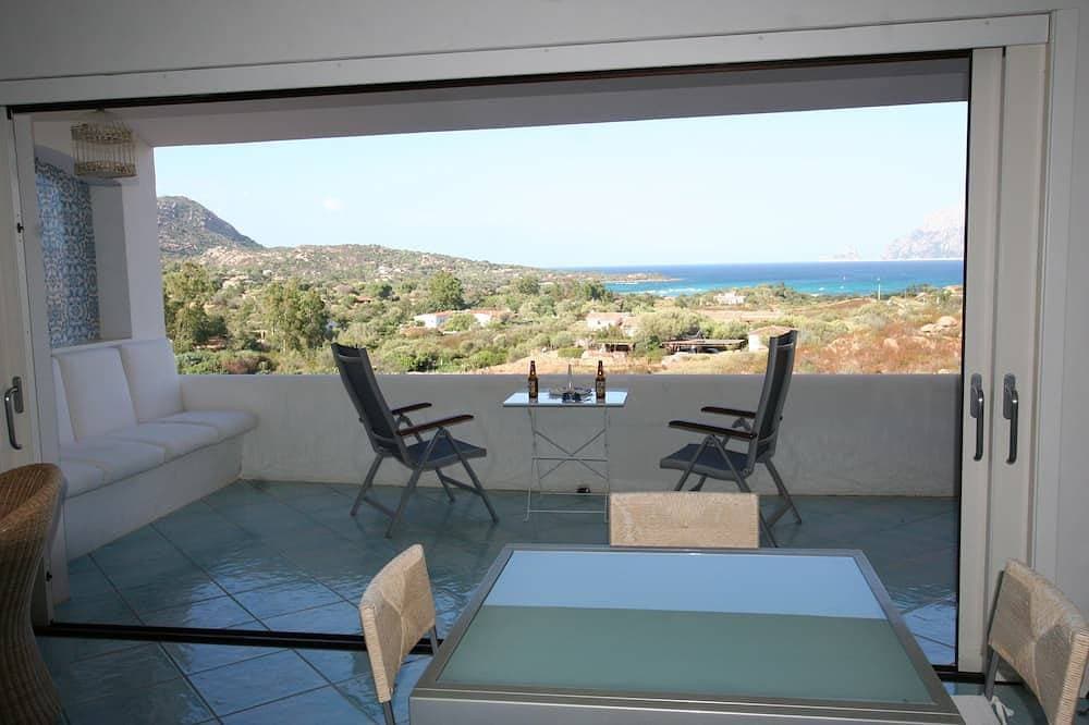 Luxuriöse und komfortable 120m2 Wohnung mit herrlichem Blick und direktem Zugang zum Meer. 1