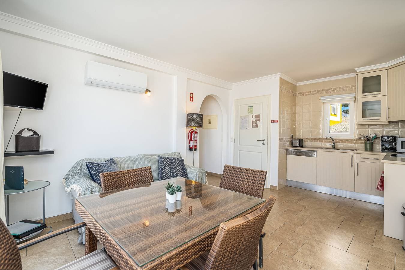 Foto 8 von 36: Ferienwohnung 'Beach Apt 1' mit Meerblick, Wi-Fi und Klimaanlage
