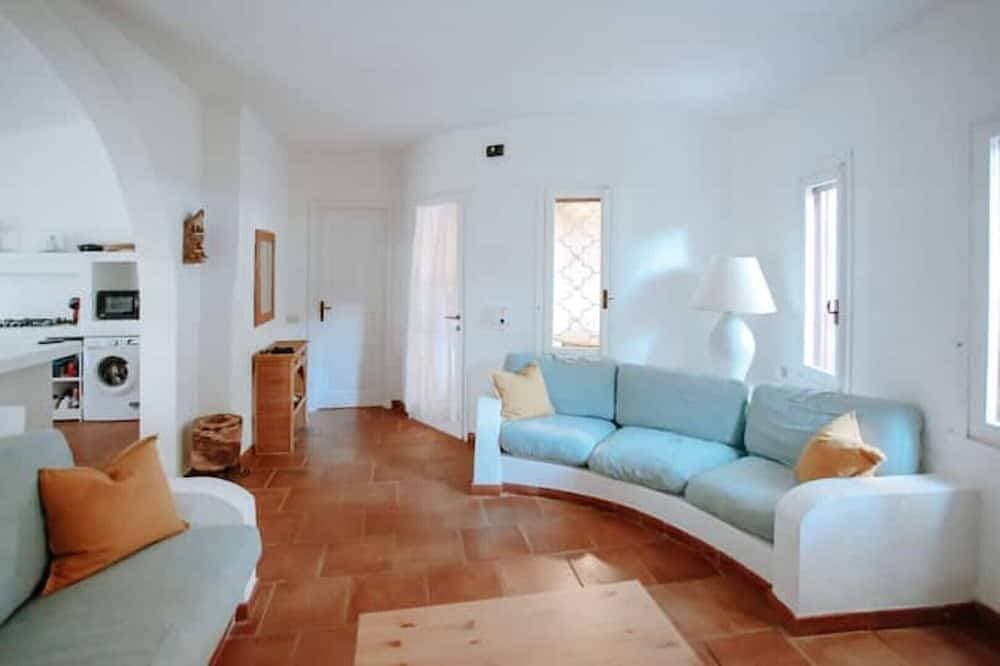Foto 13 von 30: House of Gio. Near Chia under the Santa Margherita pine forest 100 m from the sea.