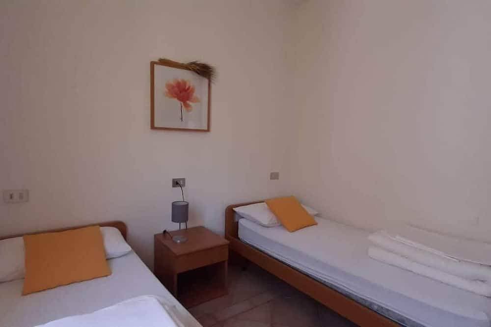 Foto 3 von 29: Casa Maffei Top Fewo 1,  2. Stock, Balkon mit Panoramaseeblick, WiFi, Stellplatz