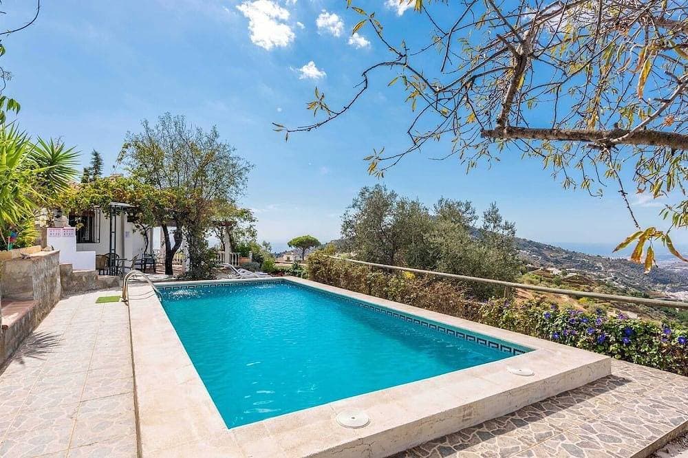 Casa Lola Sayalonga 1