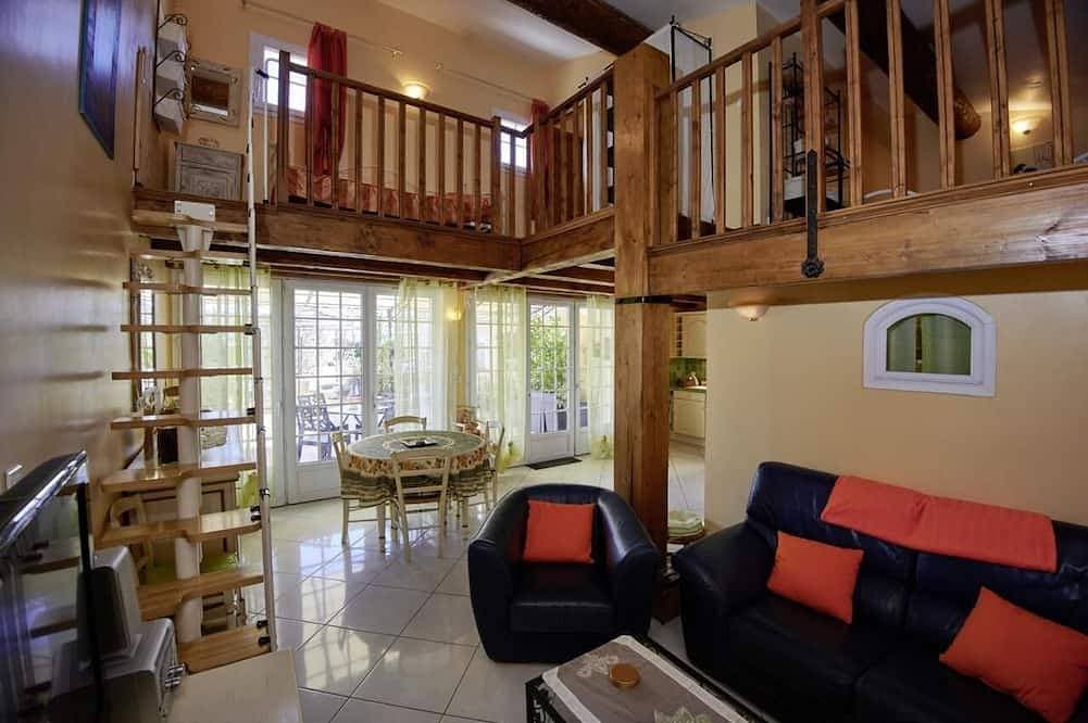 Foto 7 von 30: Kleines Paradies in der Nähe von Arles in der Provence, große Terrasse und Pool