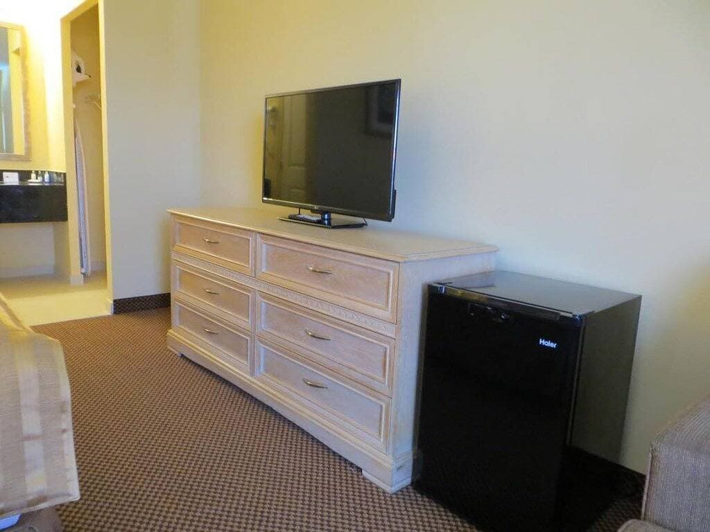 Foto 2 von 34: Close to Attractions! Comfy Unit, Pool, Shuttle to Parks, Parking, Breakfast