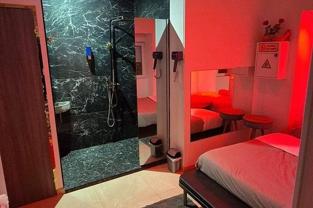 Foto 2 von 6: Jacuzzi studio in Lyon Villeurbanne