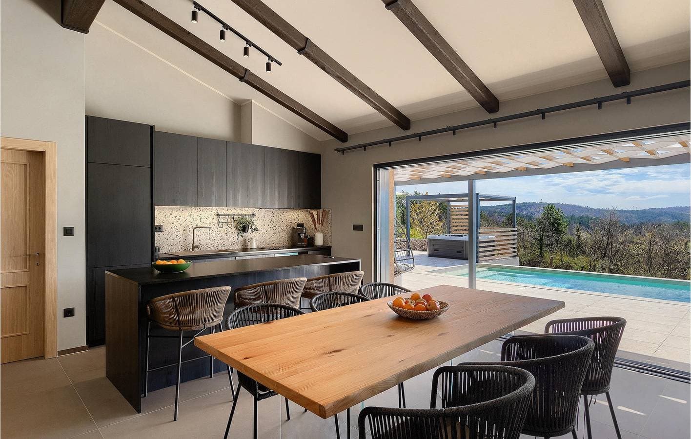 Foto 8 von 51: Modernes Apartment mit 2 Schlafzimmern, Pool und WLAN in der Nähe des Stadtzentrums von Lesišćina