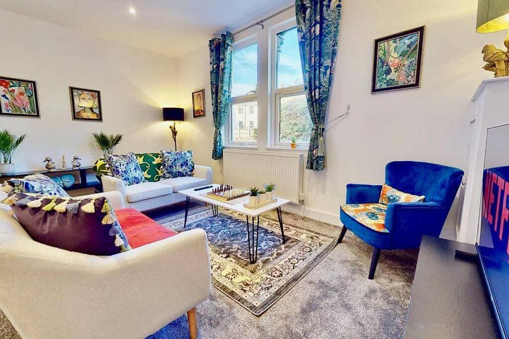 Funky 2 Bed (split level) Apartment in the Heart of Historic Rochester 1