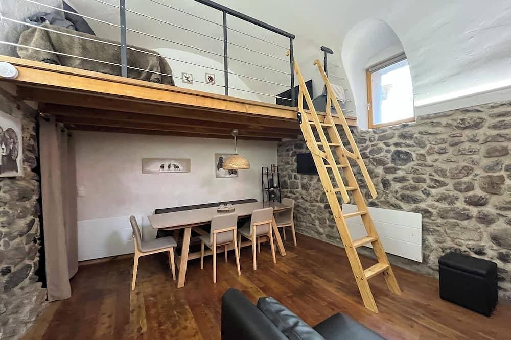 Foto 13 von 27: Charnant Village center apartment with courtyard
