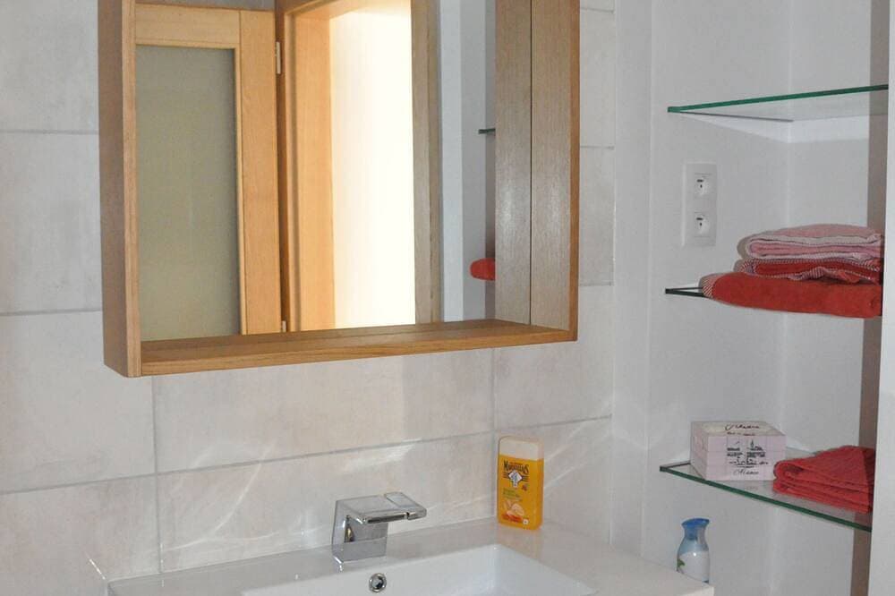 Foto 3 von 11: Charming spacious apartment for 4 people