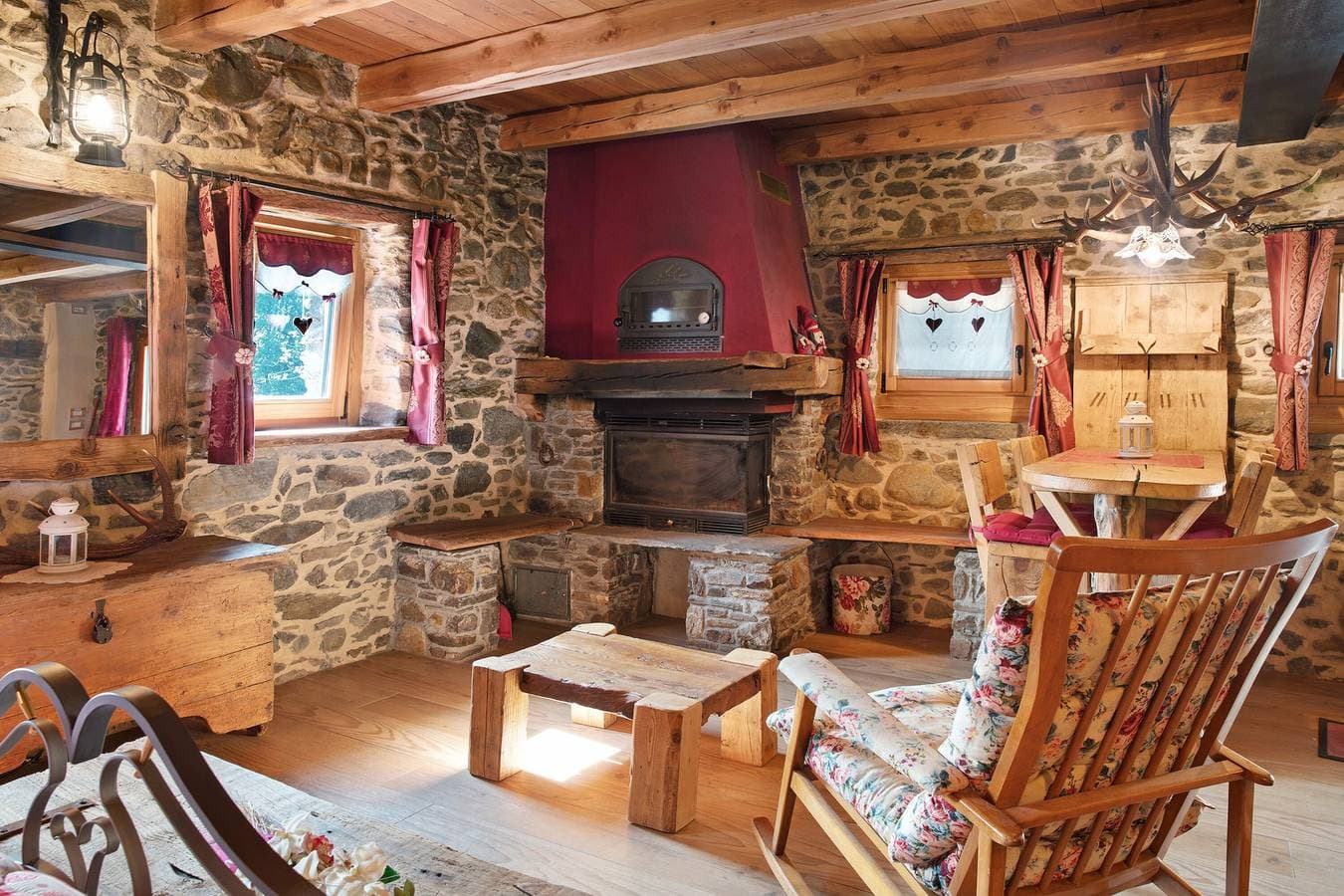 Foto 7 von 33: Deluxe-Zimmer „Chalet Cuore Selvatico“ mit Bergblick, Terrasse und privatem Garten