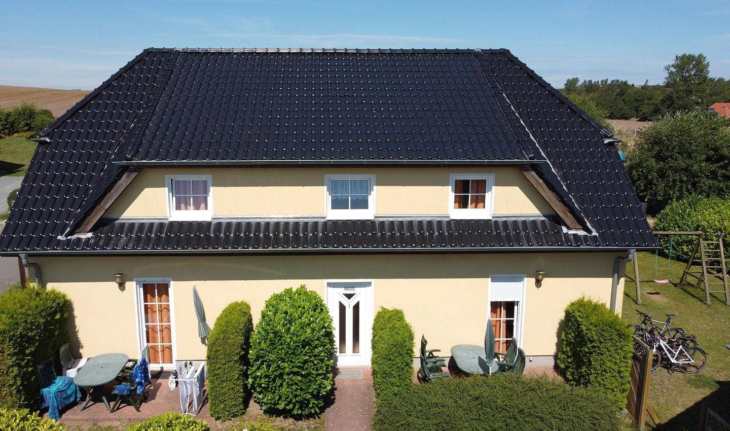 Sonnige Ferienwohnung mit Südterrasse und zwei Schlafzimmern in Alt Reddevitz 1