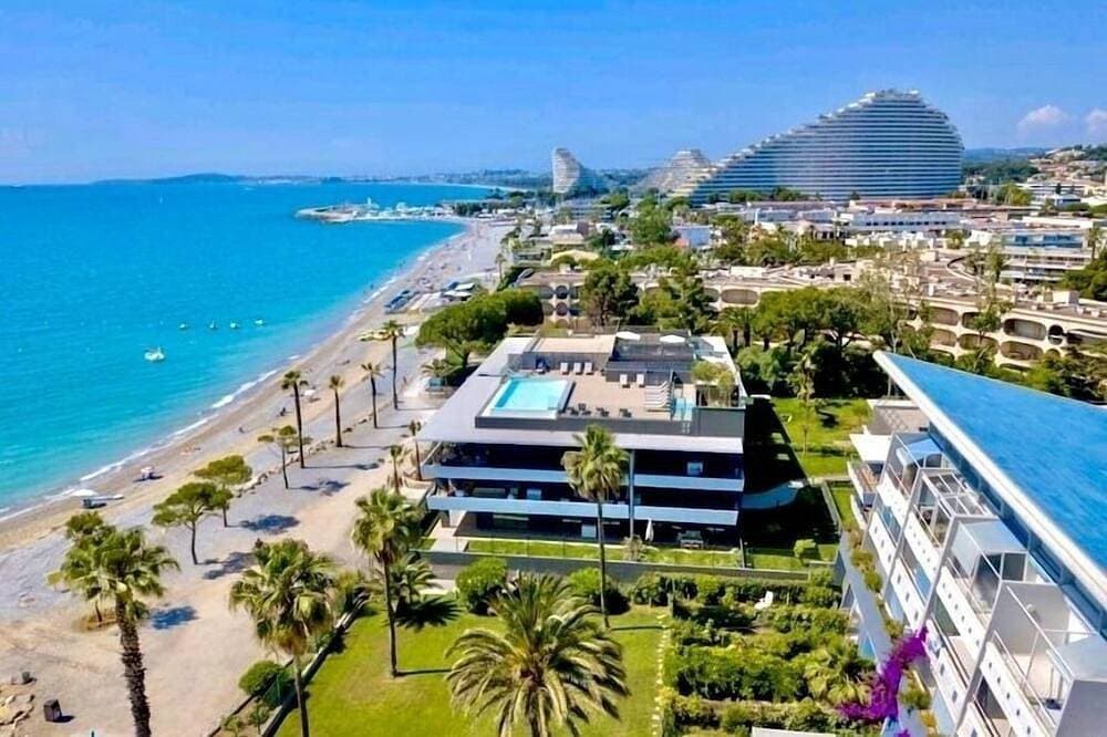 Foto 11 von 30: Zufluchtsort mit Infinity-Pool mit Blick auf das Meer