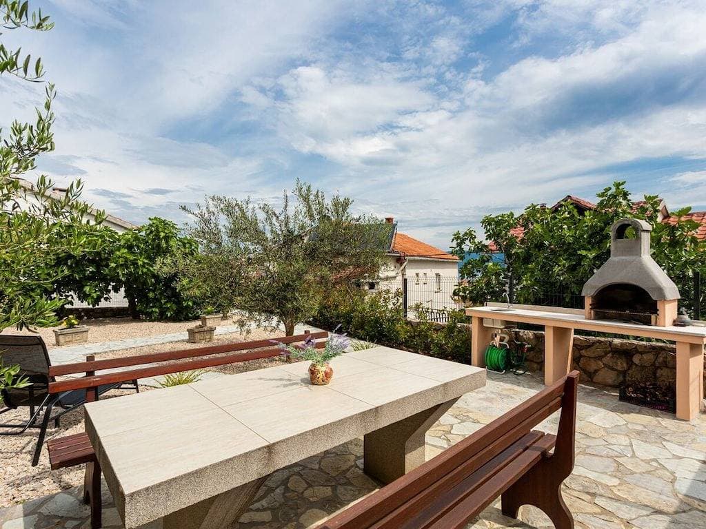 Foto 11 von 28: Ferienhaus in Vrbnik mit Schwimmbecken