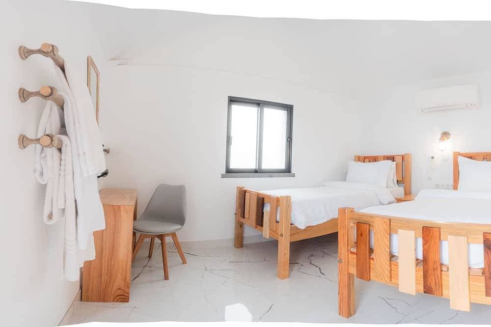Foto 6 von 30: Blue Ocean Cottage. Private Heated Pool, Magnificent ocean view. Quiet location.