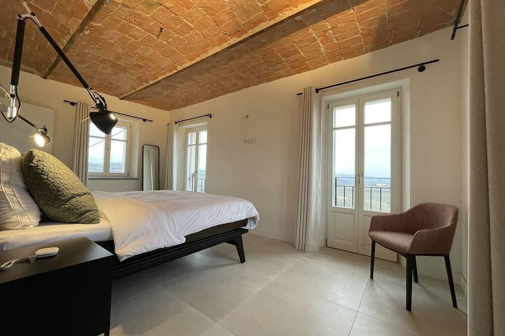 Foto 3 von 30: Luxury home with pool and spectecular views
