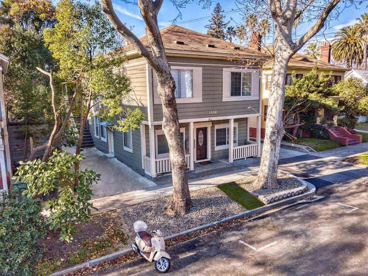 Upscale 1890s Historic Apartment 1